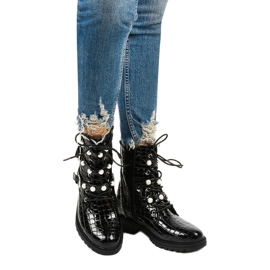 Black flat insulated boots Torwain pearls 1