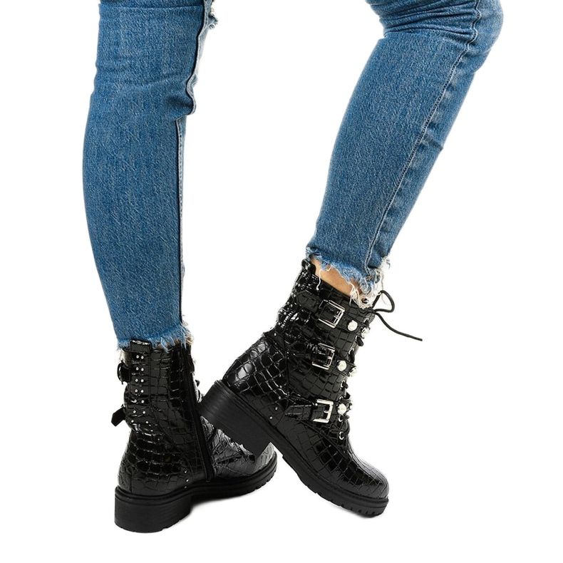 Black flat insulated boots Torwain pearls 2