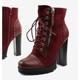 Burgundy boots on the Holaxalim post red 1