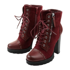 Burgundy boots on the Holaxalim post red 2