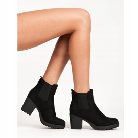 Queentina Chelsea Boots On A Bar black 1