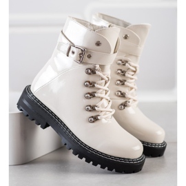 SDS Fashionable Lacquered Trappers white 2 SDS Fashionable Lacquered Trappers white 2