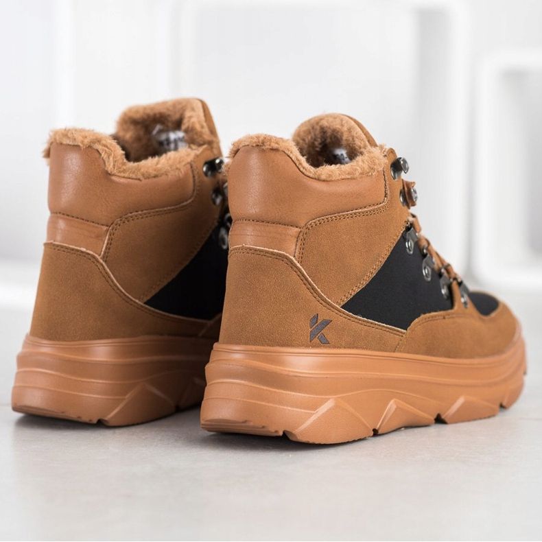 Kylie Light Trappers On The Platform brown 1