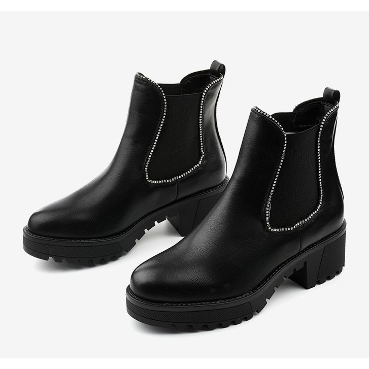 Black boots on the Torwarine eco-leather platform 2