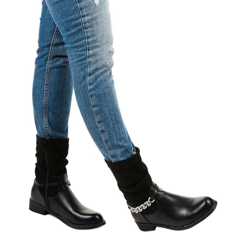 Black, flat, insulated boots with a Petgella zipper silver 1