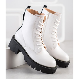 Seastar White Trappers On The Platform black 2