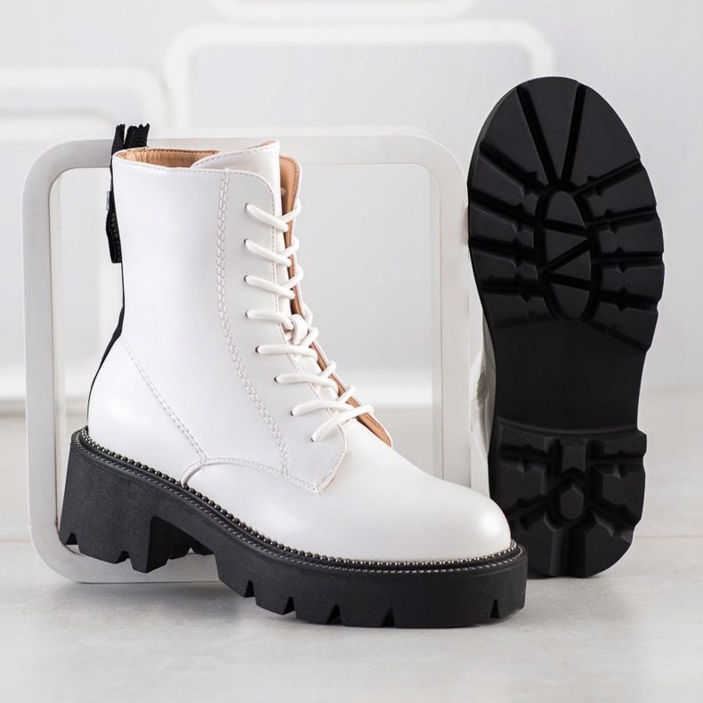 Seastar White Trappers On The Platform black 1