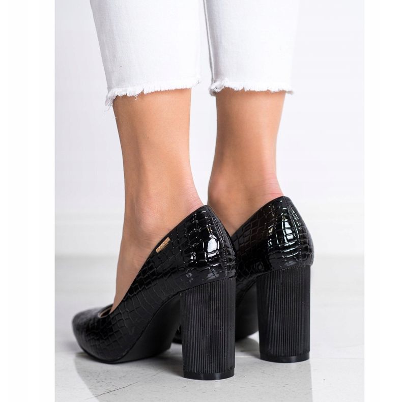 Goodin Pumps On A Pillar black 1