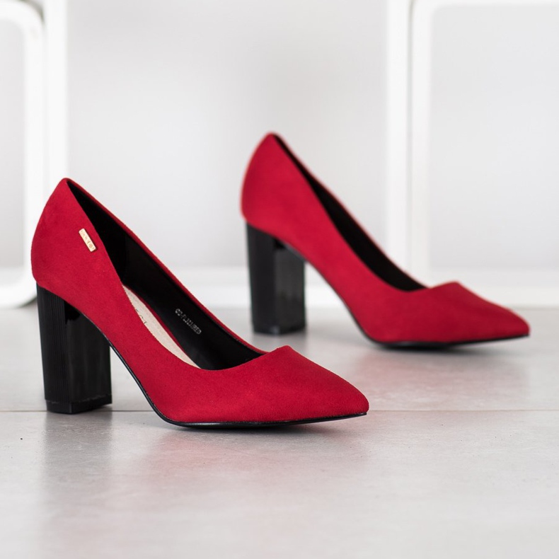 Goodin Pumps On A Pillar black red 1