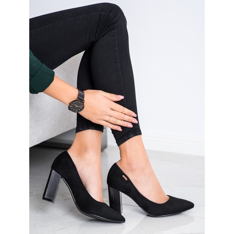 Goodin Pumps On A Pillar black 2