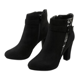 Black boots on the post with Lysianassa eco-suede 2