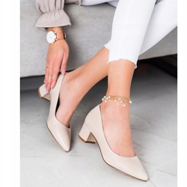 Goodin Pumps On A Low Pillar beige 1