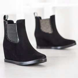Bona Slip-on boots on a wedge black 1