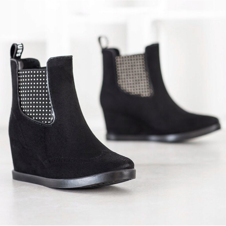 Bona Slip-on boots on a wedge black 1
