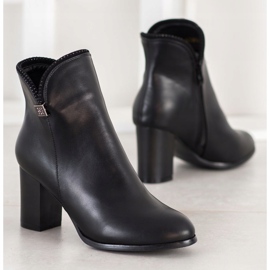 Sabatina Elegant boots with a cut-out black 1