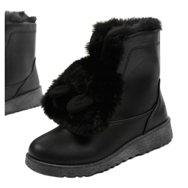 Black insulated boots from Alrindra 1