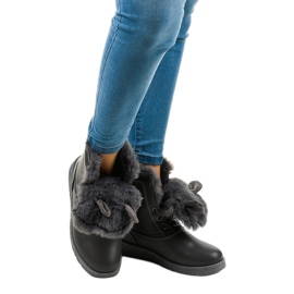 Gray insulated boots from Alrindra grey 1