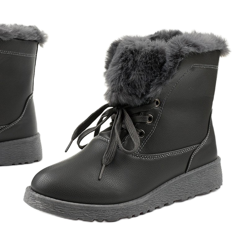 Gray insulated boots from Inaleth grey 1