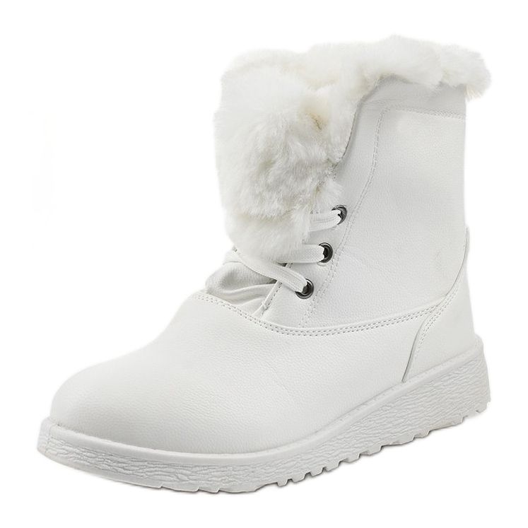White insulated boots from Inaleth 1