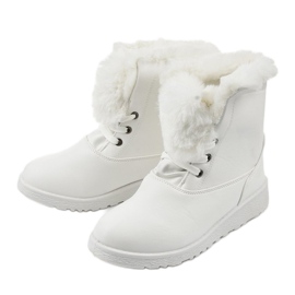 White insulated boots from Inaleth 2
