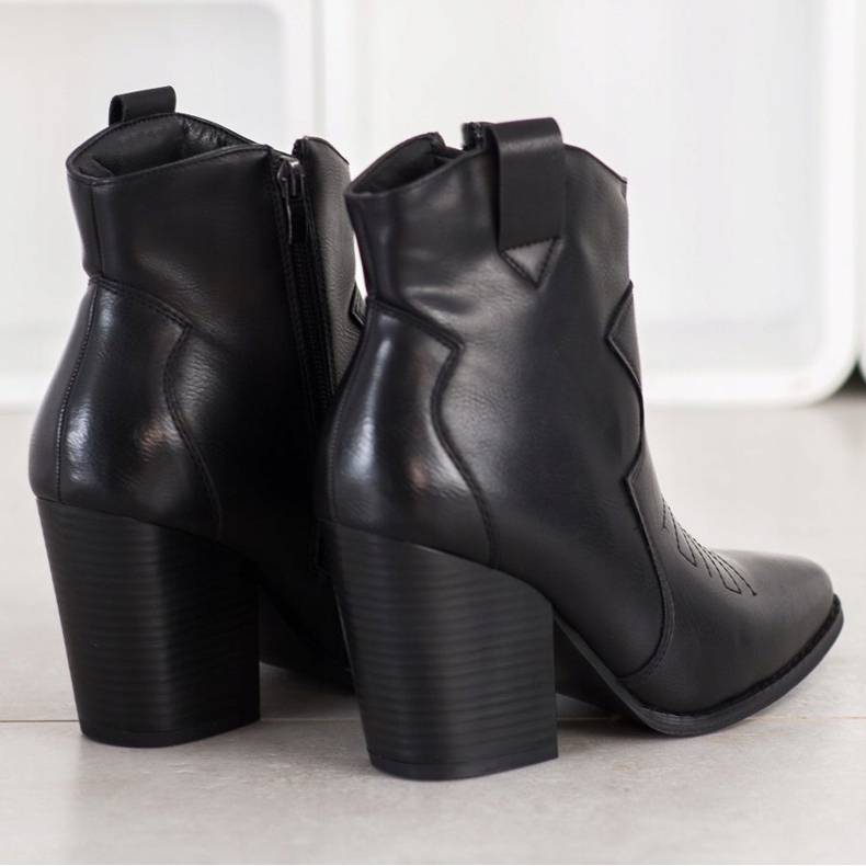 Bella Paris Black Cowgirls 1