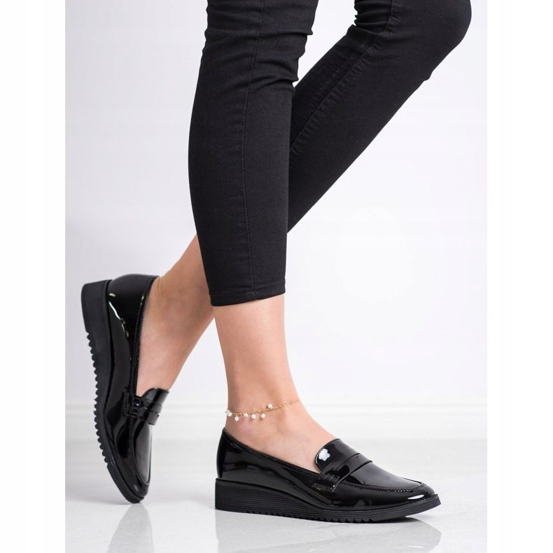 Goodin Lacquered loafers black 1