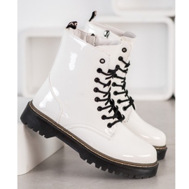 SHELOVET Lacquered White Trappers 1