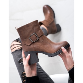 SDS Stylish Workers On A Bar brown 2