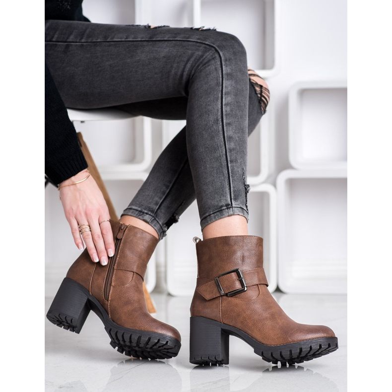 SDS Stylish Workers On A Bar brown 1