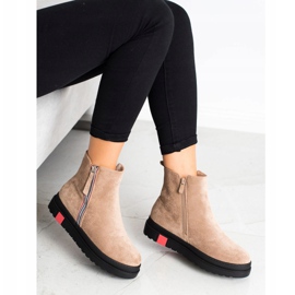 Seastar Boots On The Black Platform beige 1