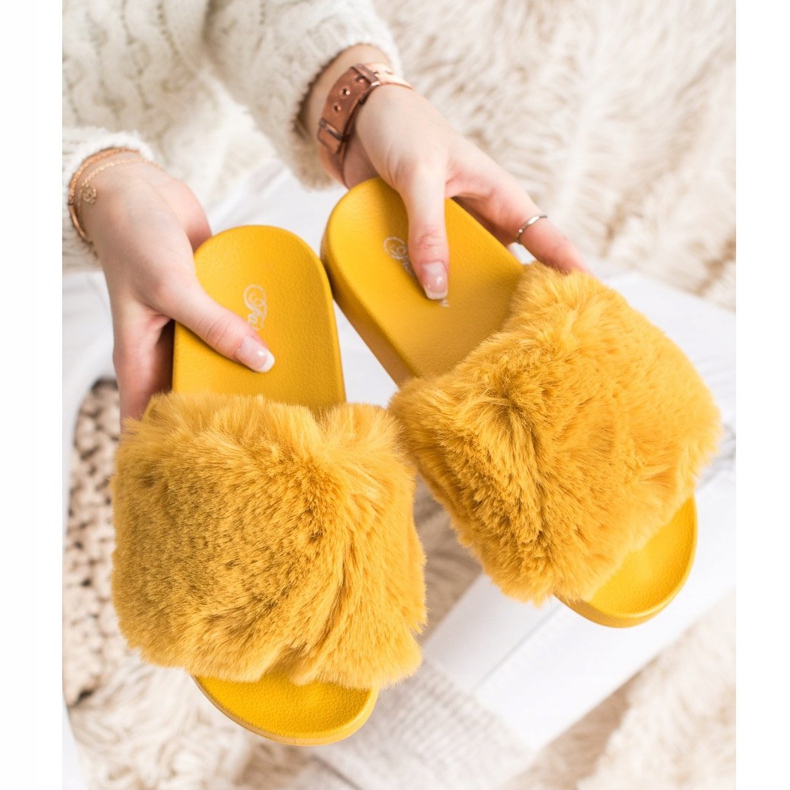 Bona Fashionable flip-flops with fur yellow 2