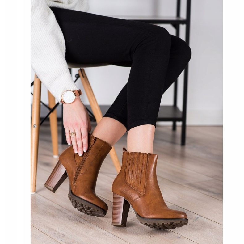 Super Mode Brown Booties On A Post 1