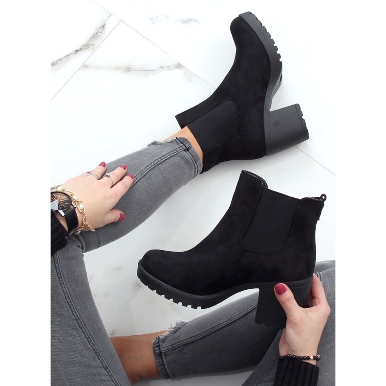 Black Chelsea boots with wide heels B2880FE-KB Black 1