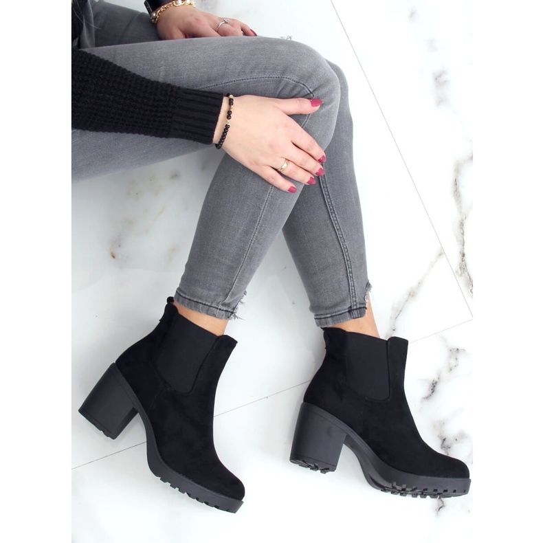 Black Chelsea boots with wide heels B2880FE-KB Black 2