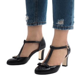 Black pumps on the post 2239-3 1