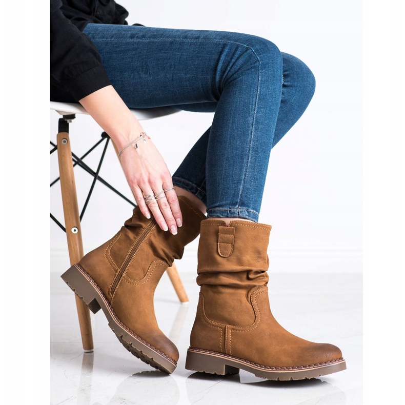 Super Mode Boots With Ruffled Uppers brown 1