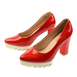 Red pumps on the Silverbee post 1