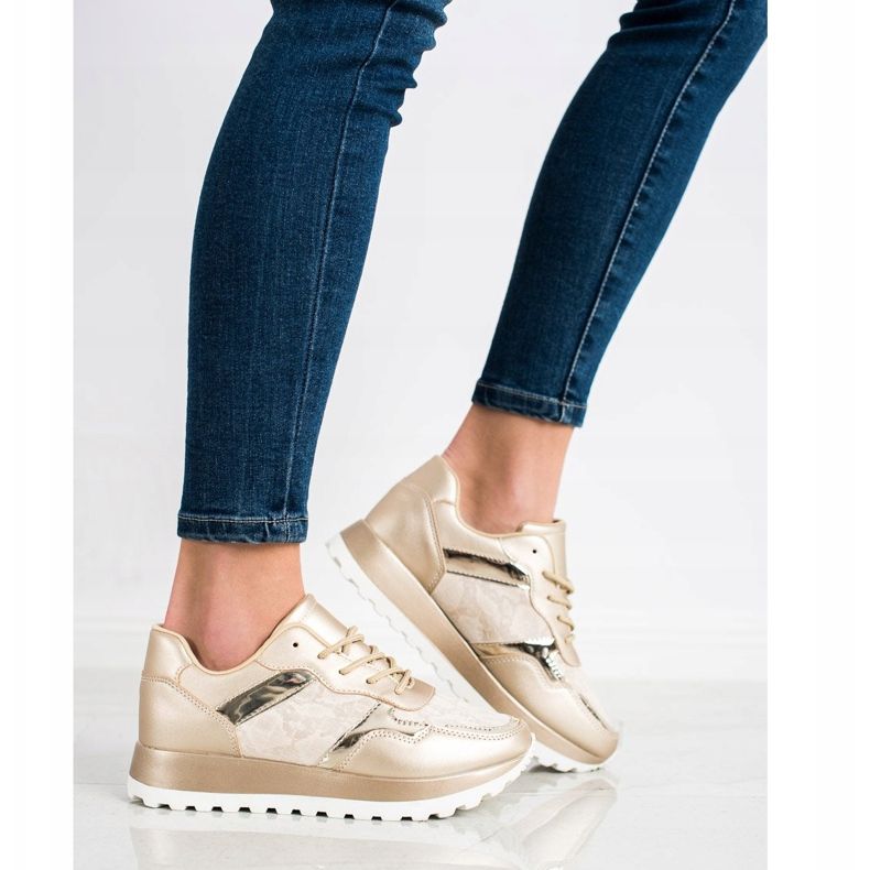 Bestelle Stylish Sneakers beige 2 Bestelle Stylish Sneakers beige 2