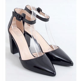 Pumps on the post black lacquered 4036 Black 1