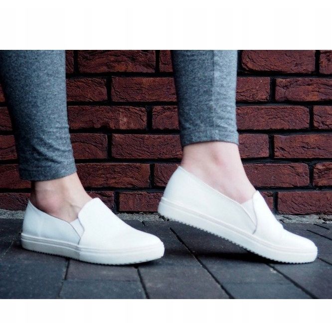 Classic Slip On TS9007 White Sneakers 1