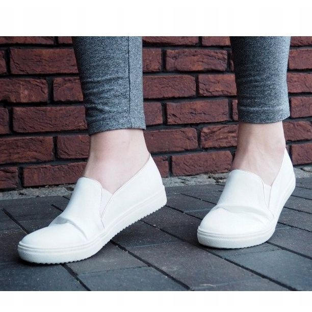 Classic Slip On TS9007 White Sneakers 2