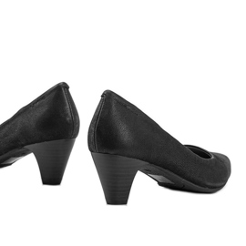 Ladies' black pumps on the Ynisol post 1