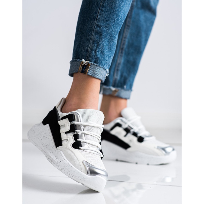 Ideal Shoes Sneakers With Black Insert white 1