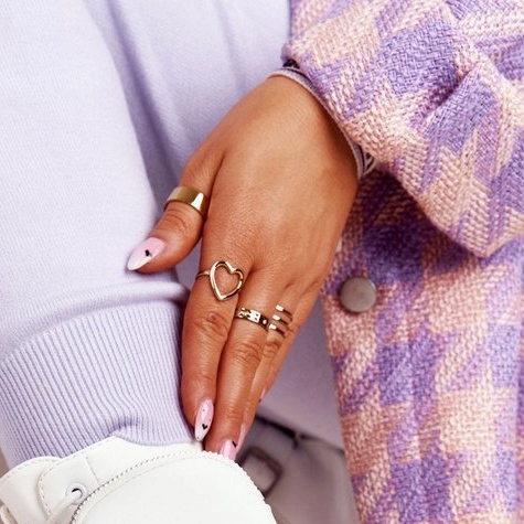 PS1 Boots Workers On the Platform with the kidney White Saturday 1