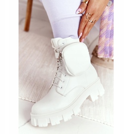 PS1 Boots Workers On the Platform with the kidney White Saturday 2