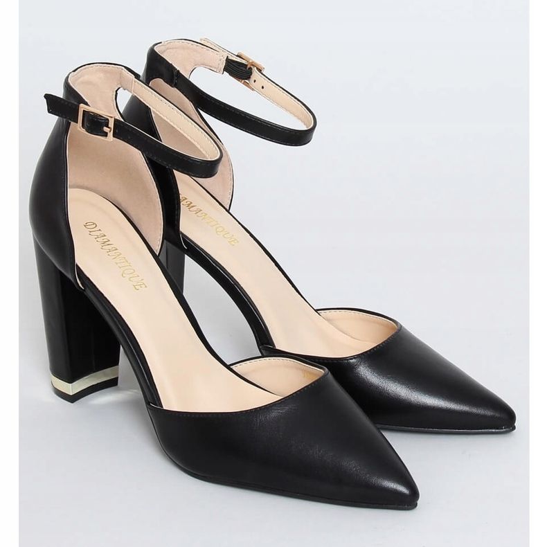 Pumps on the post black X8077 Black 1