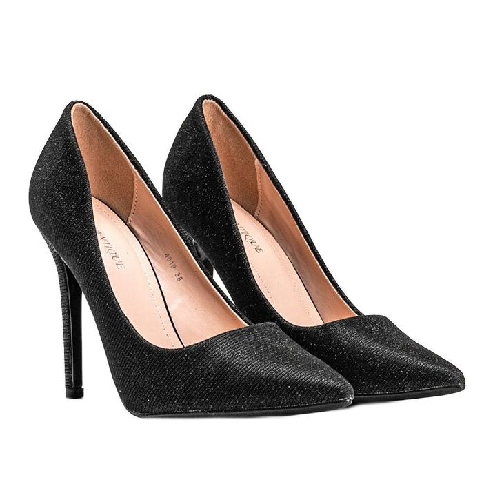 Black shiny pumps on Lily's stiletto heel 1