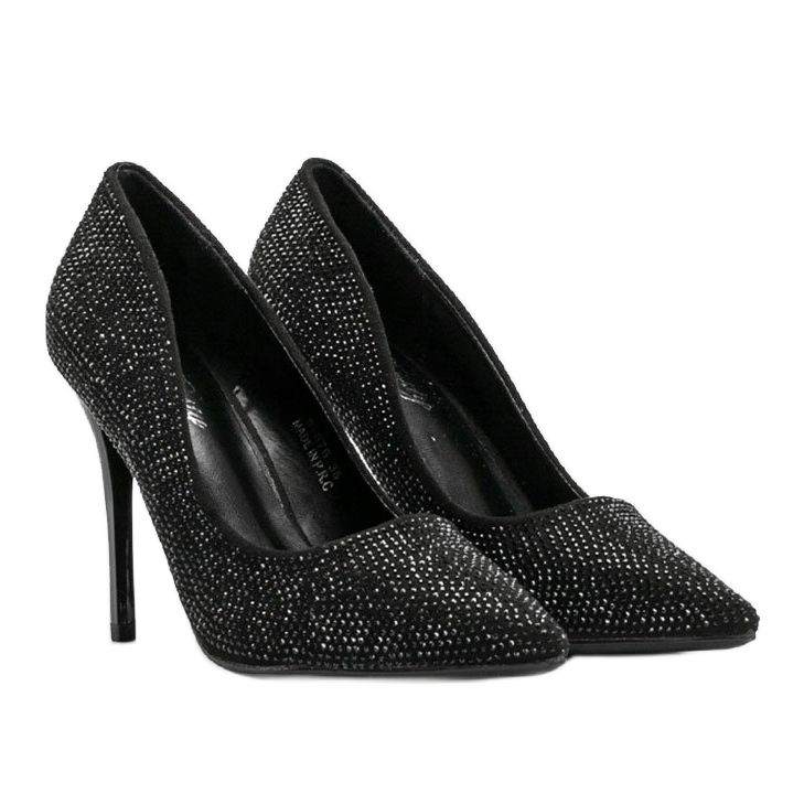 Black shiny pumps on the Luisa heel 1