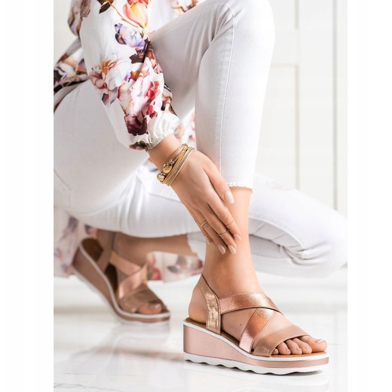 Weide Shiny Wedge Sandals golden 1