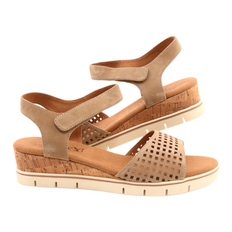 Caprice leather sandals on a wedge heel 28710 beige 5
